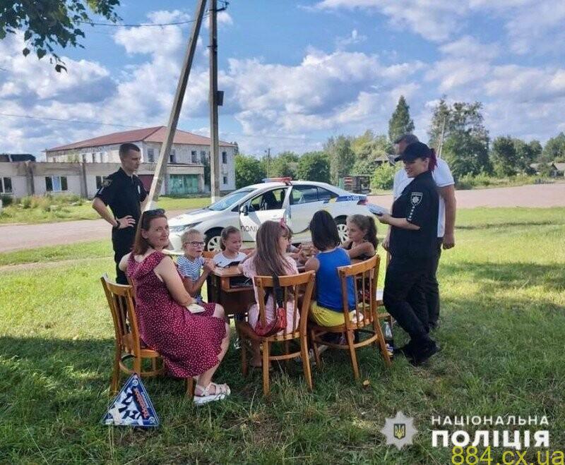 Ювенальні поліцейські та працівники соцслужб надають допомогу підліткам у кризових ситуаціях