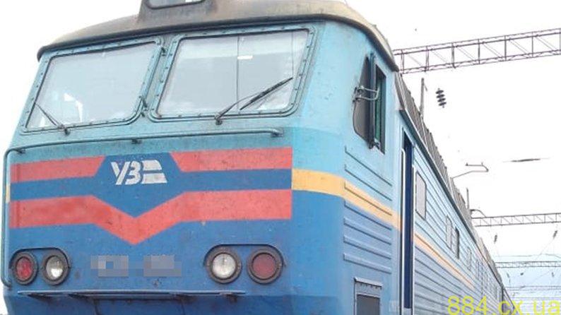 На Житомирщині потяг смертельно травмував 72-річну жінку, яка рухалася коліями На Житомирщині потяг смертельно травмував 72-річну жінку, яка рухалася коліями