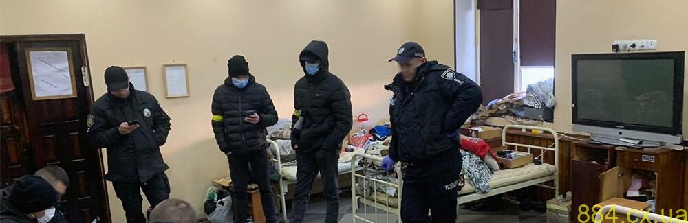 Організували шахрайську схему за гратами та ошукали потерпілих на чверть мільйона: двоє мешканців Звягельщини постануть перед судом Організували шахрайську схему за гратами та ошукали потерпілих на чверть мільйона: двоє мешканців Звягельщини постануть перед судом