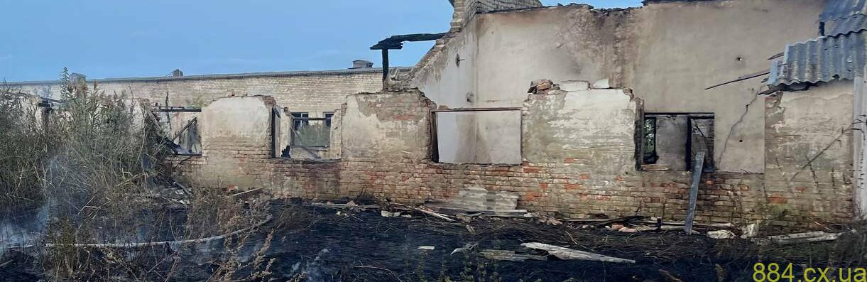 Житомирщина потерпає від паліїв сухостою: на Звягельщині горіла покрівля цегляної споруди Житомирщина потерпає від паліїв сухостою: на Звягельщині горіла покрівля цегляної споруди