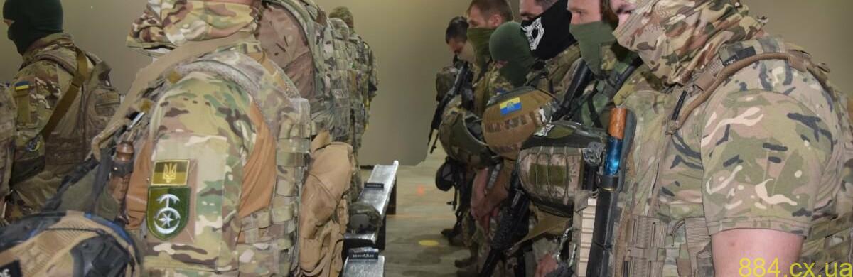 Розвідників 30-ї ОМБр нагородили за мужність та героїзм Розвідників 30-ї ОМБр нагородили за мужність та героїзм