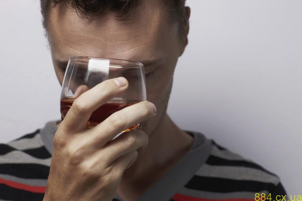 Алкоголізм у родині: як лікування одного рятує всіх Алкоголізм у родині: як лікування одного рятує всіх